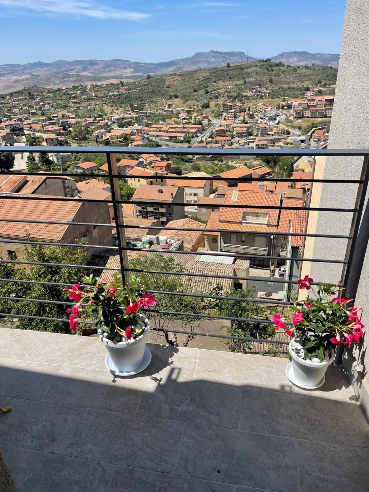 Crysas Home Assoro Екстериор снимка